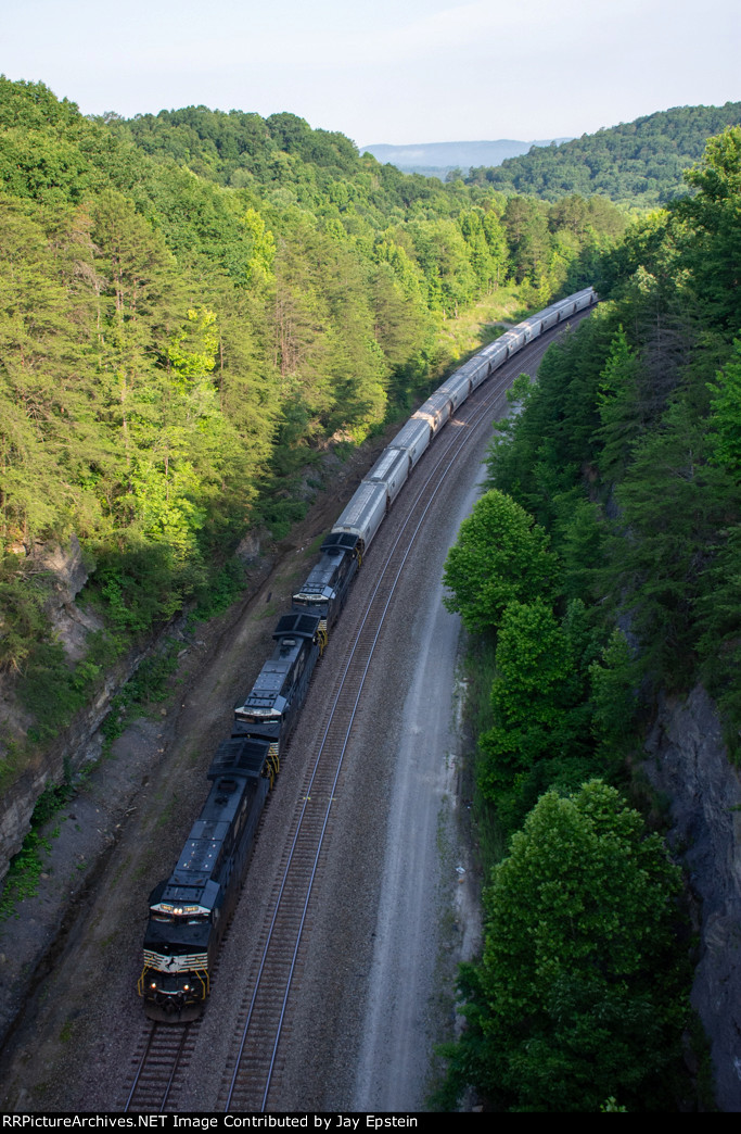 A grain train roars south at Keno Road 